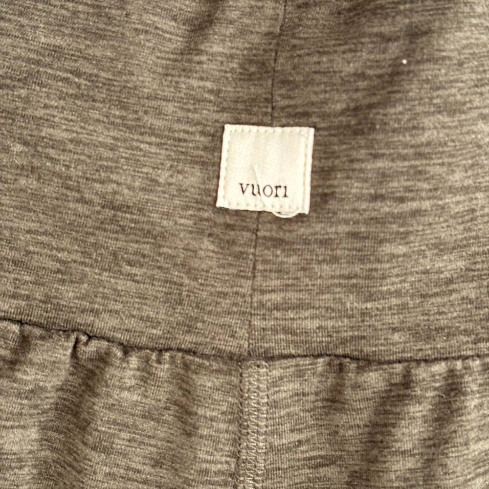 Vuori XS Heather Olive joggers. Loose with pockets - Picture 2 of 5